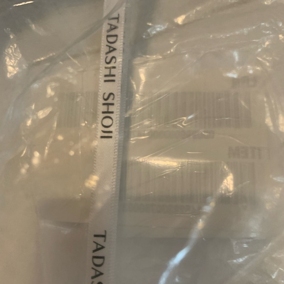 Beautiful TADASI SHOJI BRIDAL GOWN - Picture 7 of 11